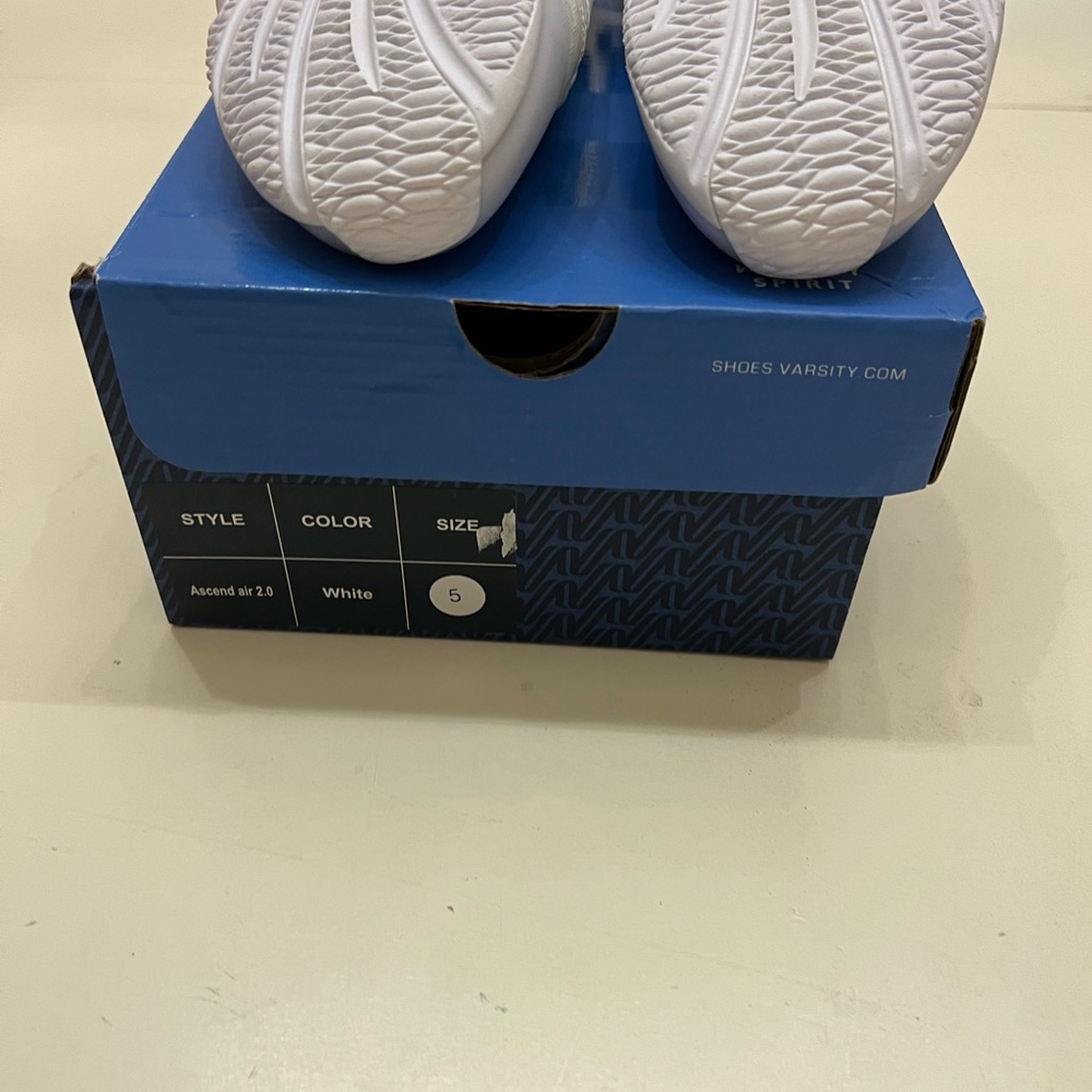Varsity cheer sneakers size 5